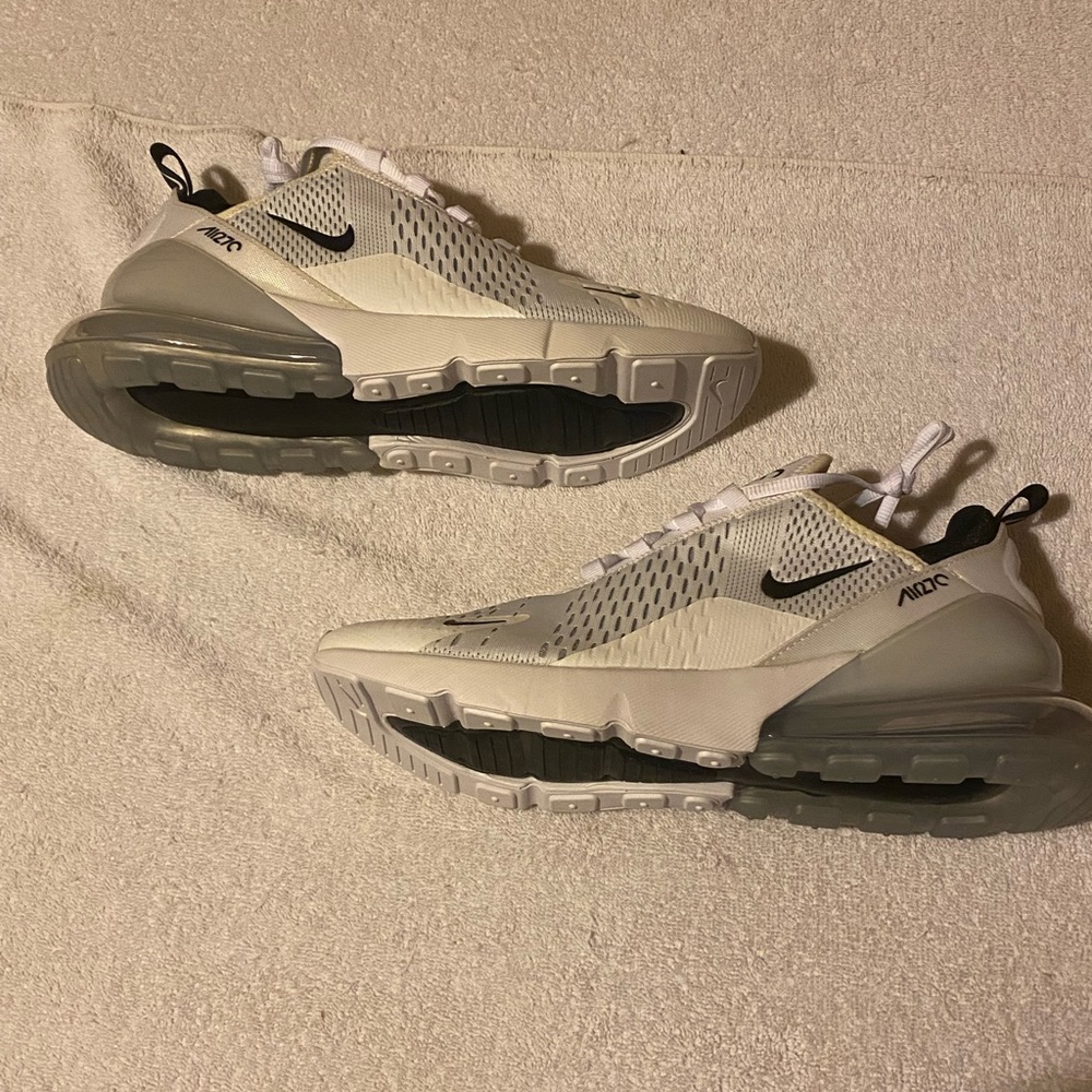 Nike Air Max 270 Men’s Running Shoes White Size 11.5 Brand New